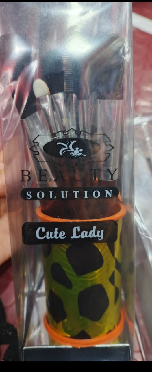 Makeup Brushes by Cute Lady